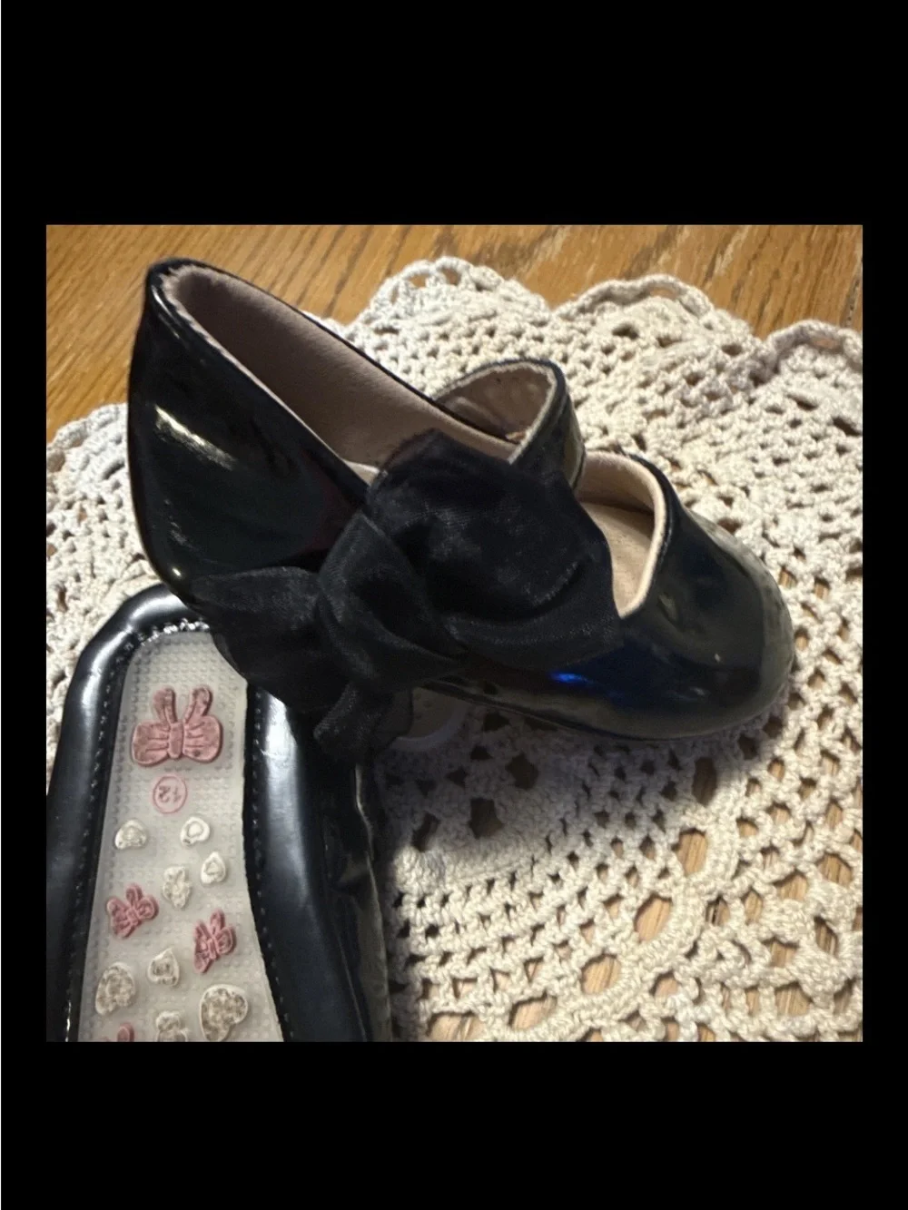 Source Unknown Black Patent Mary Jane Baby Shoes with Side Bow Accent